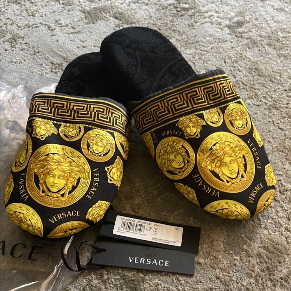 NWT  Versace Authentic Black and Gold Unisex  Slippers, in  Baroque pattern